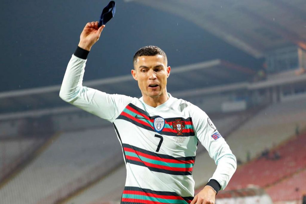 Furious Ronaldo throws armband and leaves the pitch after cancellation of his goal