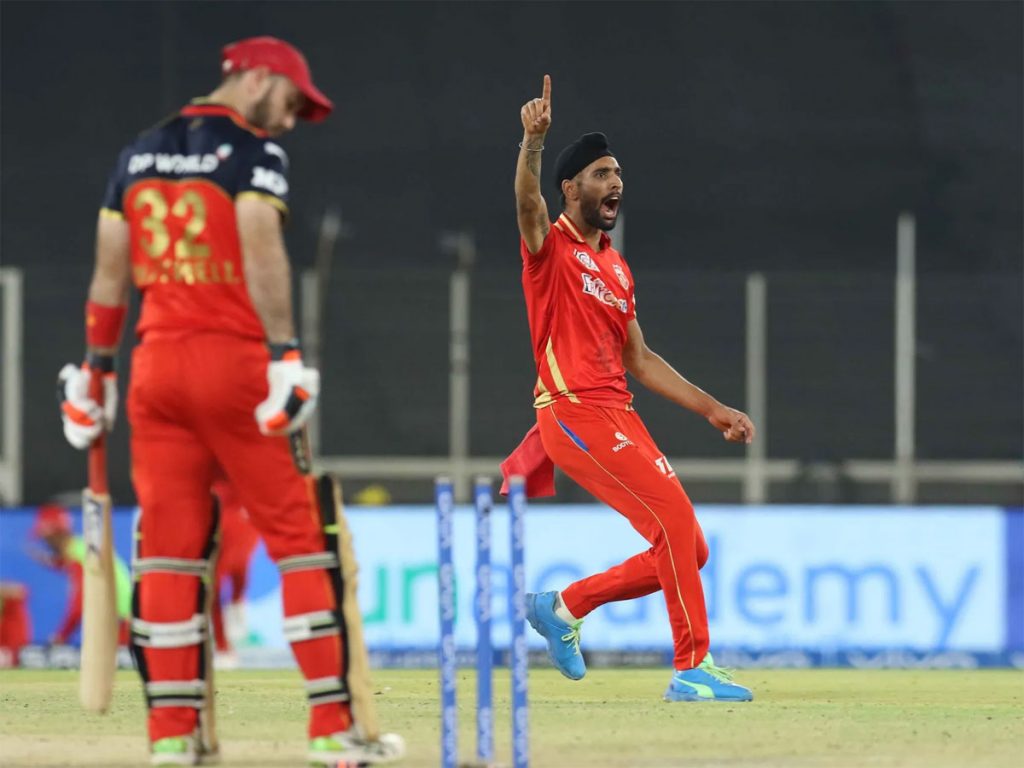 IPL 2021 : Harpreet Brar clean bowled Glenn Maxwell