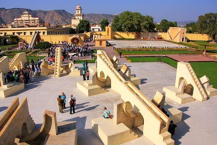 top tourist places in jaipur - Jantar Mantar