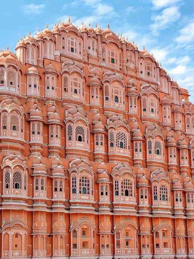 Top 10 places to visit in Jaipur - Hawa Mahal