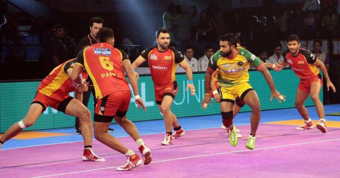How many Players are there in a Kabaddi Team?