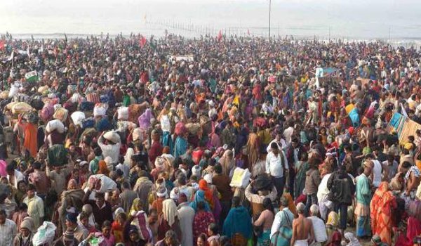 lakhs devotees take holy dip in Ganga Sagar