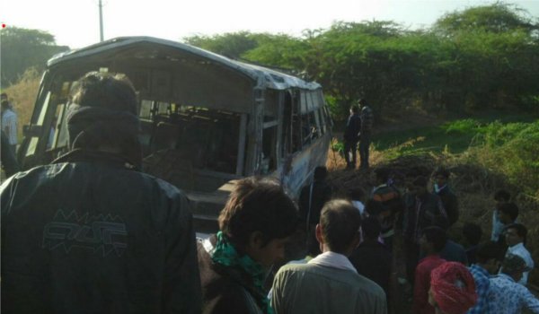 7 killed and more than 35 hurt as bus accident in tonk