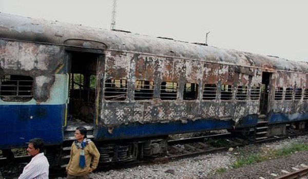 8 coaches of ratnachal express set on fire by protesters from kapu community in tuni