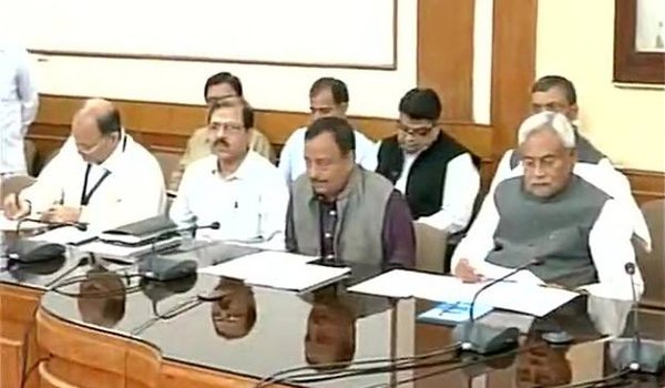बिहार मंत्रिपरिषद की बैठक : फिल्म ‘चाक एंड डस्टर’ टैक्स फ्री बिहार मंत्रिपरिषद की बैठक : फिल्म ‘चाक एंड डस्टर’ टैक्स फ्री
