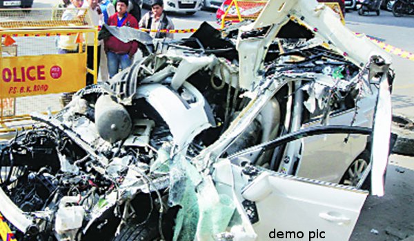 कानपुर : ट्रक की टक्कर से कार सवार 5 लोगों की मौत