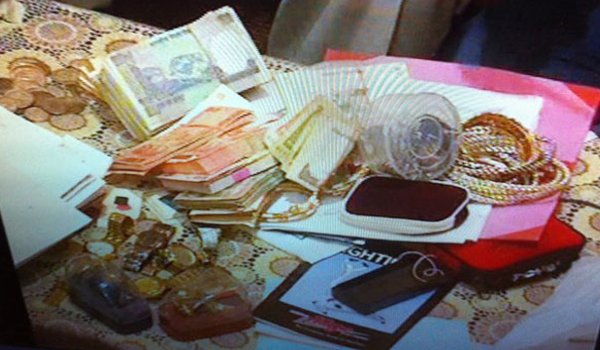 दस अधिकारियों के 18 ठिकानों पर एसीबी का छापा दस अधिकारियों के 18 ठिकानों पर एसीबी का छापा