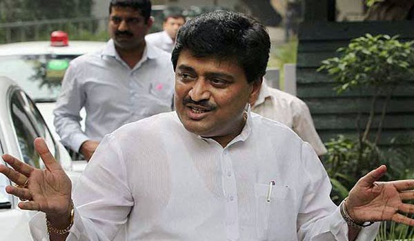 सोनिया व राहुल से मिले अशोक चव्हाण, राकांपा की शिकायत
