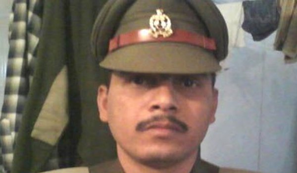 शहीद दरोगा मनोज मिश्रा के परिजनों ने ठुकराया पुलिस सम्मान