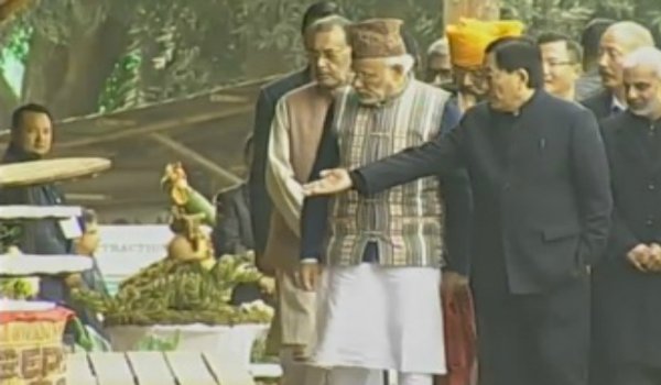 प्रधानमंत्री नरेन्द्र मोदी ने जैविक कृषि प्रदर्शनी का उद्घाटन किया प्रधानमंत्री नरेन्द्र मोदी ने जैविक कृषि प्रदर्शनी का उद्घाटन किया