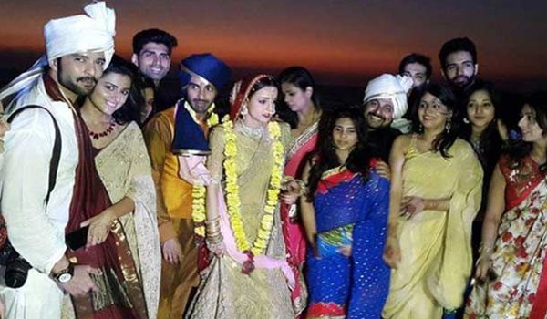 गोवा में समुंदर किनारे विवाह सूत्र में बंधे सनाया ईरानी और मोहित सहगल गोवा में समुंदर किनारे विवाह सूत्र में बंधे सनाया ईरानी और मोहित सहगल