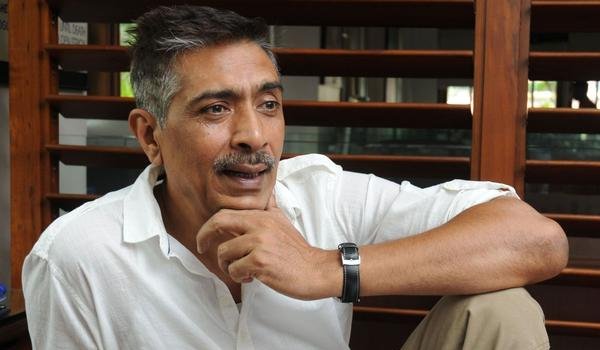 फिल्मों से कभी समाज को बदलते मैंने नहीं देखा : प्रकाश झा फिल्मों से कभी समाज को बदलते मैंने नहीं देखा : प्रकाश झा