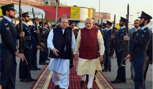 ग्रेट गेम में छक्का, पीएम मोदी की लाहौर यात्रा ग्रेट गेम में छक्का, पीएम मोदी की लाहौर यात्रा
