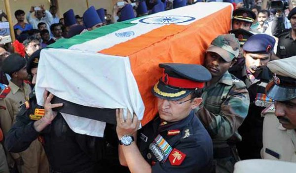 दो शहीदों के परिजन को 25-25 लाख रुपए और सरकारी नौकरी दो शहीदों के परिजन को 25-25 लाख रुपए और सरकारी नौकरी