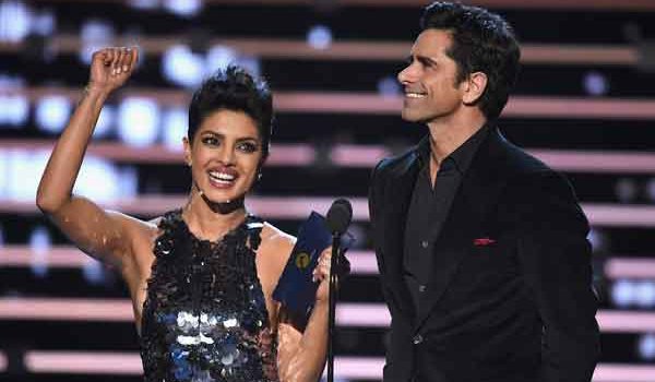 Priyanka chopra wins at People's Choice Award, Bollywood  congratulates the quantico girl