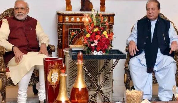 प्रधानमंत्री मोदी की पाकिस्तान यात्रा के खिलाफ लाहौर में याचिका दायर