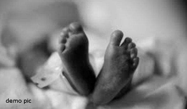 इलाहाबाद : मां के पास नहीं थे बेटे के कफन तक के पैसे इलाहाबाद : मां के पास नहीं थे बेटे के कफन तक के पैसे