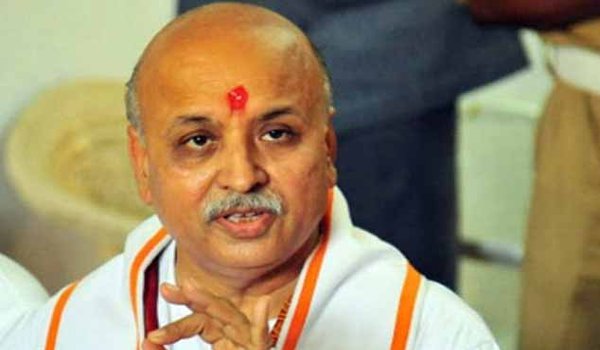 प्रधानमंत्री राम मंदिर का निर्माण संसद में कानून बनवाकर करवाएंगे : तोगड़िया प्रधानमंत्री राम मंदिर का निर्माण संसद में कानून बनवाकर करवाएंगे : तोगड़िया