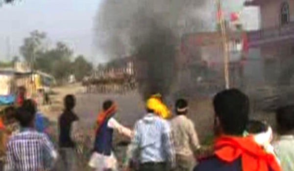 tension in fatehpur after communal clashes on makar sankranti, 6 shops and 3 vehicles were set on fire
