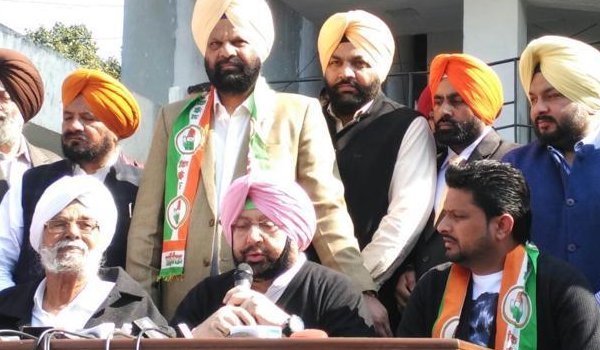 ‘आप’ में रहे पंजाबी लोक गायक बलकार सिद्धू भी कांग्रेस में शामिल ‘आप’ में रहे पंजाबी लोक गायक बलकार सिद्धू भी कांग्रेस में शामिल