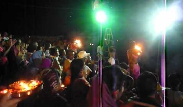 नर्मदाजी में दीपदान, महाआरती में उमड़ा जनसैलाब नर्मदाजी में दीपदान, महाआरती में उमड़ा जनसैलाब