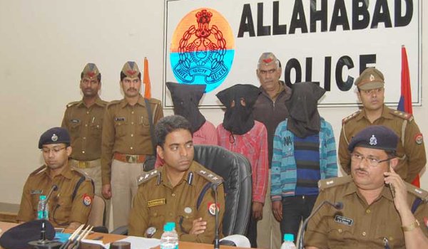 अजय गौतम हत्याकाण्ड का खुलासा, तीन आरोपी अरेस्ट अजय गौतम हत्याकाण्ड का खुलासा, तीन आरोपी अरेस्ट