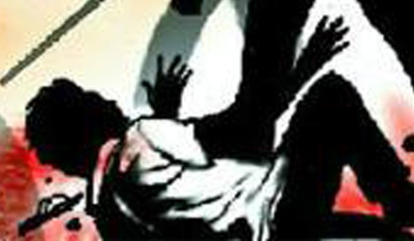 दो पत्नियों की मार से पति घायल, एमजीएम में भर्ती दो पत्नियों की मार से पति घायल, एमजीएम में भर्ती