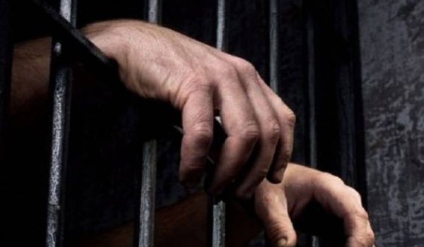 पोती के साथ बलात्कार करने वाला सौतेला दादा धरा गया पोती के साथ बलात्कार करने वाला सौतेला दादा धरा गया
