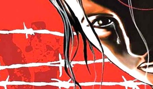 ब्यूटिशियन बनकर आई युवती ने चाकू अड़ाकर लाखों का माल लूटा ब्यूटिशियन बनकर आई युवती ने चाकू अड़ाकर लाखों का माल लूटा