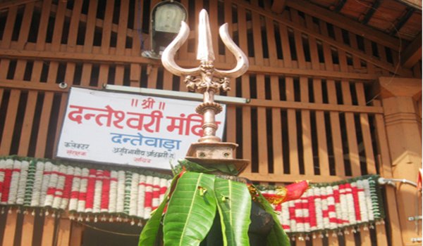 दंतेश्वरी मंदिर में है 600 साल पुराना तांबे का त्रिशूल