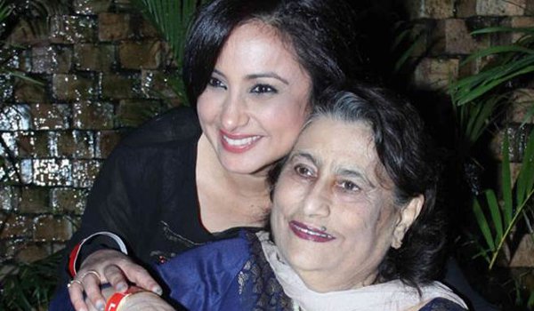 Bollywood Actress Divya Dutta to pen book on her mother