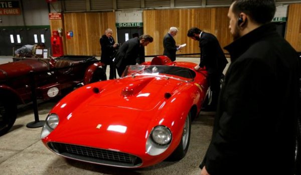 फेरारी की 1957 में बनी कार पर रिकार्ड 3.2 करोड़ यूरो की बोली
