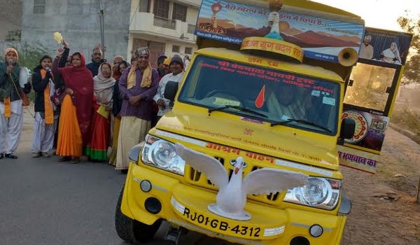 मां गायत्री की प्रतिमा के प्राण प्रतिष्ठा समारोह में प्रभातफेरी निकाली मां गायत्री की प्रतिमा के प्राण प्रतिष्ठा समारोह में प्रभातफेरी निकाली