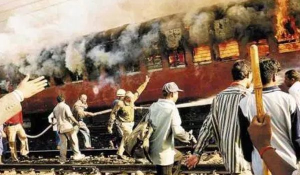 पाकिस्तान में छिपा है गोधरा नरसंहार का मुख्य आरोपी! पाकिस्तान में छिपा है गोधरा नरसंहार का मुख्य आरोपी!