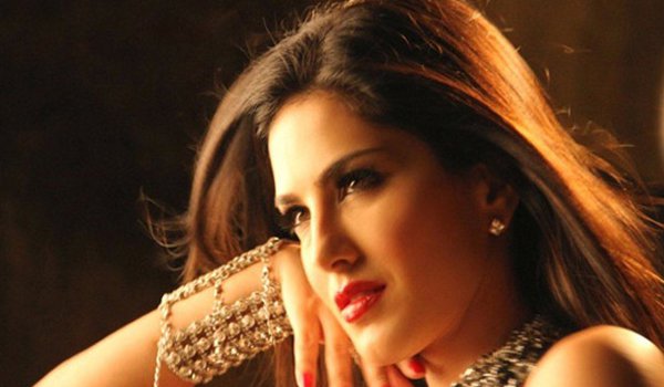mastizaade : complaint registered against sunny leone and vir das