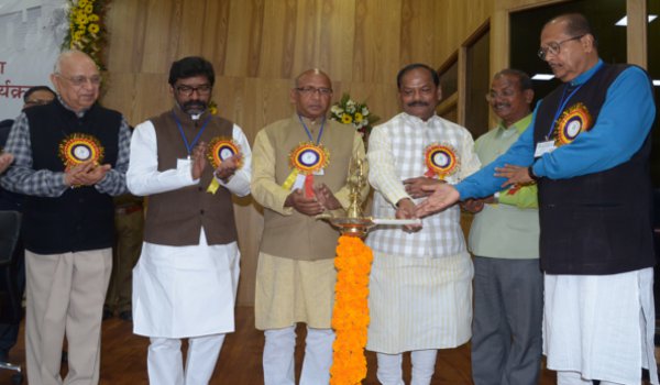माननीय है इसका मतलब ये नहीं की जो चाहे वो करें : रघुवर दास माननीय है इसका मतलब ये नहीं की जो चाहे वो करें : रघुवर दास