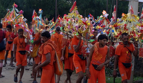 फाल्गुुनी कांवड़ मेला की शुरूआत, हर-हर महादेव से गूंजा हरिद्वार