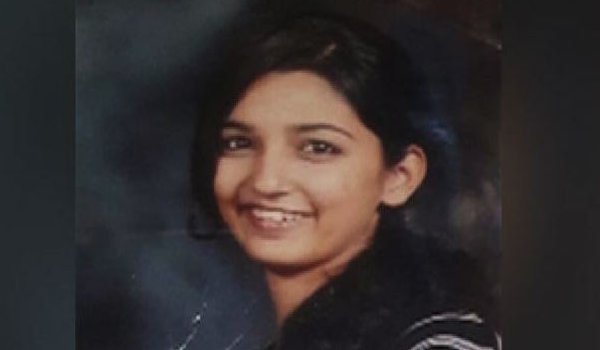 स्नैपडील की अपह्रत इंजीनियर दीप्ति 36 घंटे बाद घर पहुंची स्नैपडील की अपह्रत इंजीनियर दीप्ति 36 घंटे बाद घर पहुंची