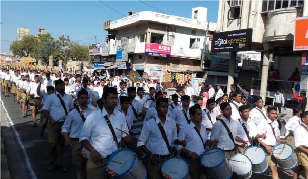 पाली में निकला पथसंचलन, स्वयंसेवकों ने कदम से कदम मिलाए पाली में निकला पथसंचलन, स्वयंसेवकों ने कदम से कदम मिलाए