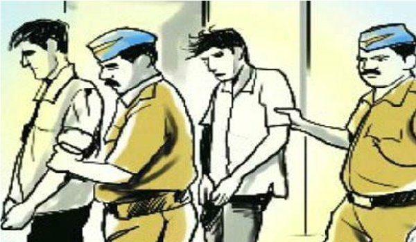 मुंबई में 24 घंटे में 3 नाबालिगों से बलात्कार, आरोपी अरेस्ट मुंबई में 24 घंटे में 3 नाबालिगों से बलात्कार, आरोपी अरेस्ट