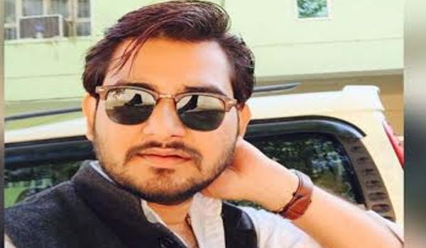 गर्लफ्रेंड से फोन करके कहा मैं मर रहा हूं, खुद को मार ली गोली गर्लफ्रेंड से फोन करके कहा मैं मर रहा हूं, खुद को मार ली गोली