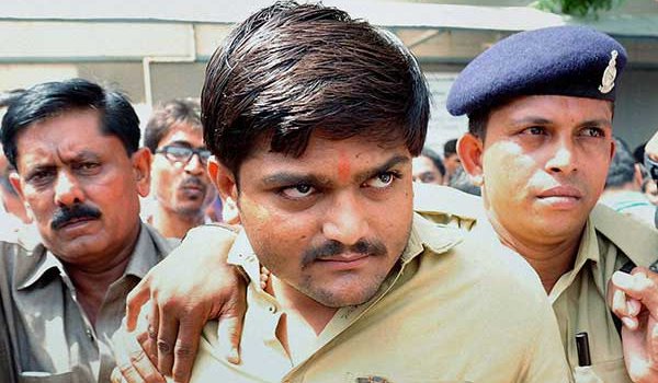 हार्दिक पटेल की याचिका पर सुनवाई 29 तक टली हार्दिक पटेल की याचिका पर सुनवाई 29 तक टली