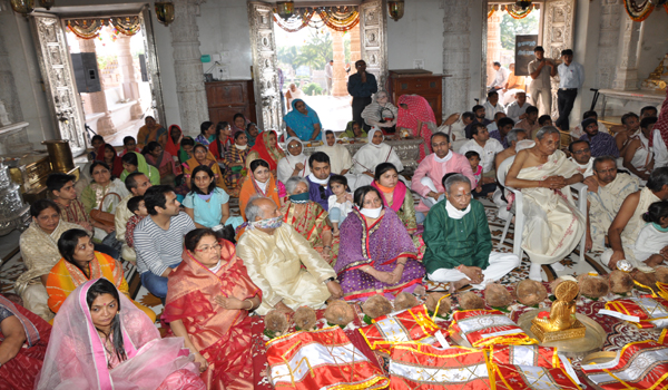 offering pooja in pavapuri