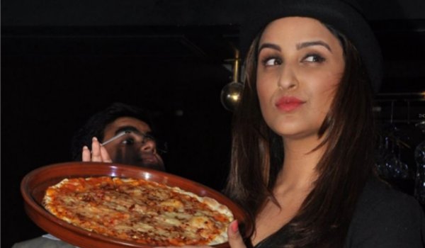 when i am upset eating pizza says Parineeti Chopra