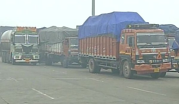 हरियाणा में जाट आंदोलन के चलते राजस्थान में फंसे सूरत के 150 ट्रक