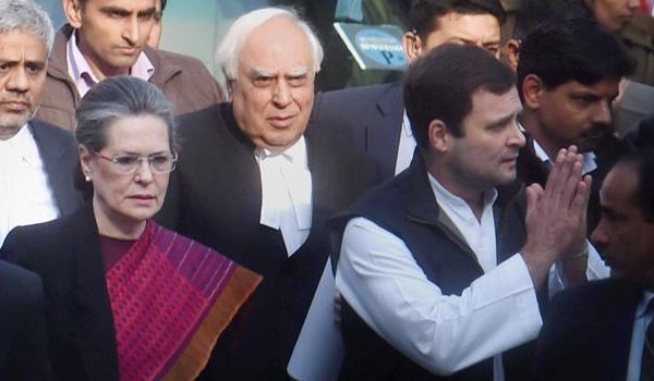 नेशनल हेराल्ड : सोनिया-राहुल पर चलेगा केस, व्यक्तिगत पेशी से छूट नेशनल हेराल्ड : सोनिया-राहुल पर चलेगा केस, व्यक्तिगत पेशी से छूट