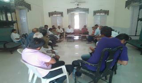 meeting held in dak bunglow sirohi in presence of collecter, chairman and donors
