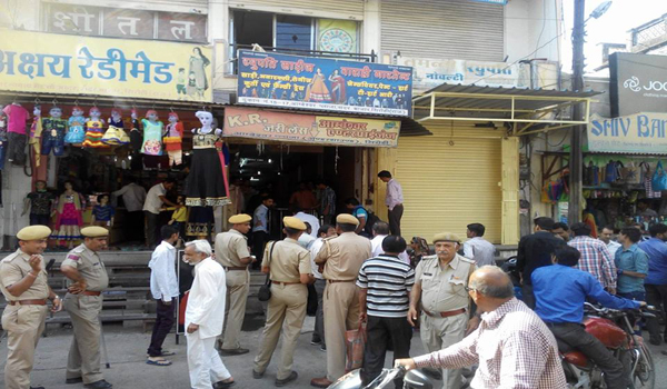 काॅम्पलेक्स के बेसमेंट में पार्किंग के स्थान पर बनाई 11 दुकानें सील काॅम्पलेक्स के बेसमेंट में पार्किंग के स्थान पर बनाई 11 दुकानें सील