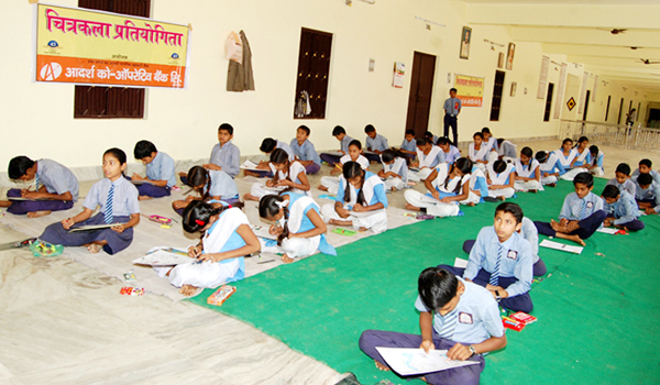 आदर्श माहौल के लिए ‘आदर्श’ ने करवाई चित्रकला प्रतियोगिता आदर्श माहौल के लिए ‘आदर्श’ ने करवाई चित्रकला प्रतियोगिता