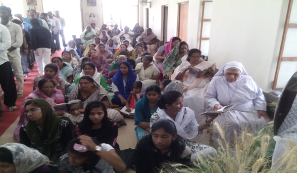 दुख भोग सप्ताह में गुड फ्राइडे को निकाली क्रूस यात्रा दुख भोग सप्ताह में गुड फ्राइडे को निकाली क्रूस यात्रा